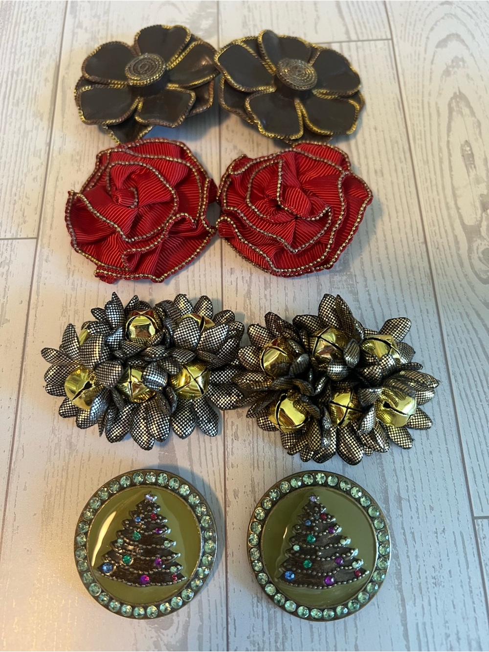 Lindsay Phillips Snaps Rare Christmas Tree & Jingle Bells